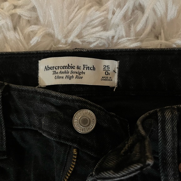 Abercrombie The Ankle Straight Ultra HR Jeans - Picture 4 of 4